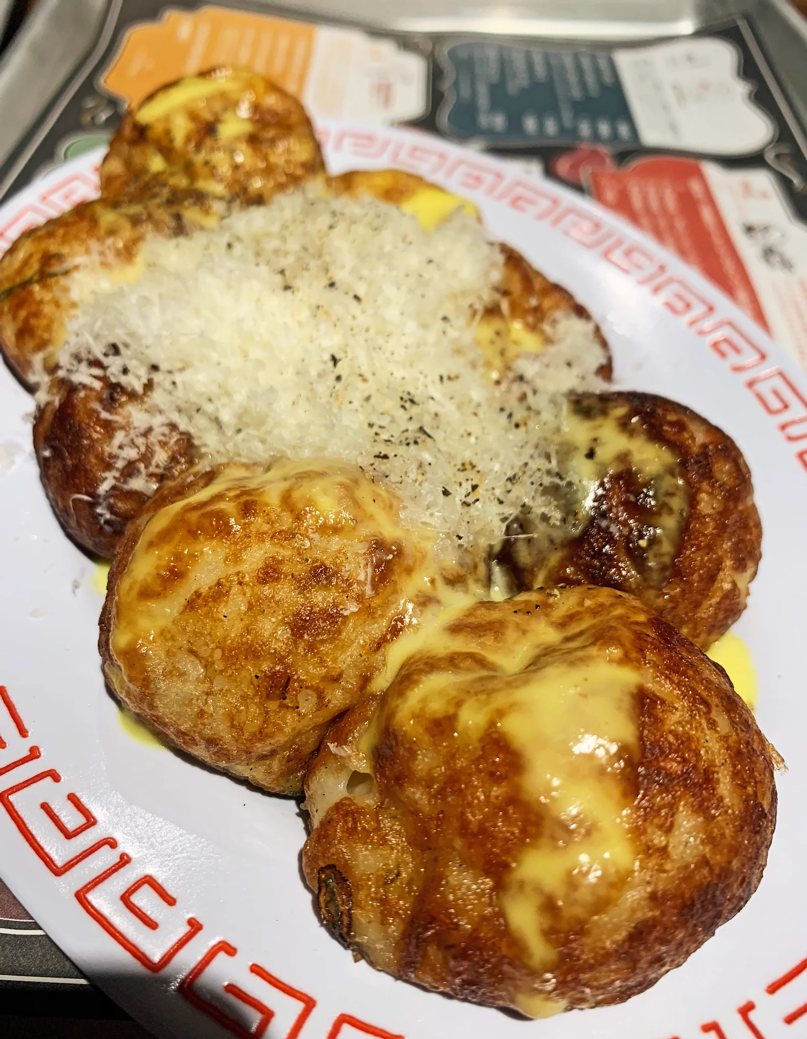 珍しいたこ焼きがたくさん食べられる！？大阪にある「たこ焼き酒場」！