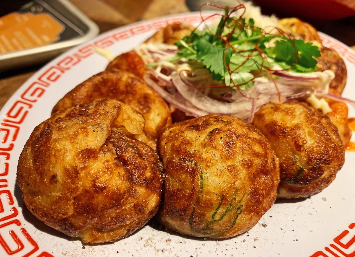 珍しいたこ焼きがたくさん食べられる！？大阪にある「たこ焼き酒場」！