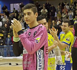 El zamorano Miguel Guarido viaja en estos instantes hacia el CARD de Sierra Nevada para concentrarse con los mejores jugadores de su generación. También ha superado algún momento difícil esta temporada, pero le quedan muchas alegrías que dar. 

#Niño #KidGuarido