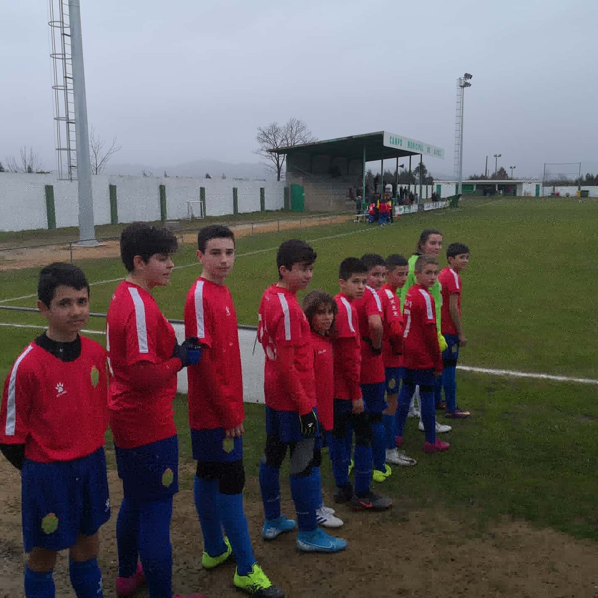Victoria clara hoxe do Fonsagrada FC, na categoría infantil no campo Municipal de Alfoz, diante do A.D. Rio Ouro.
Continuamos líderes!