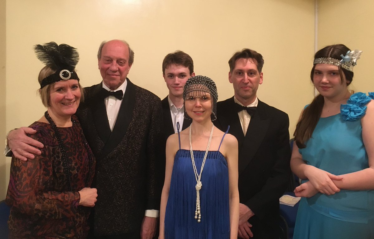 HAY FEVER is on from Wednesday to Saturday this week!
Come along and support your local group. Great cast, stunning set and lovely costumes - what more could you want!
Tickets from:
ticketsource.co.uk/beaconsfield-t…