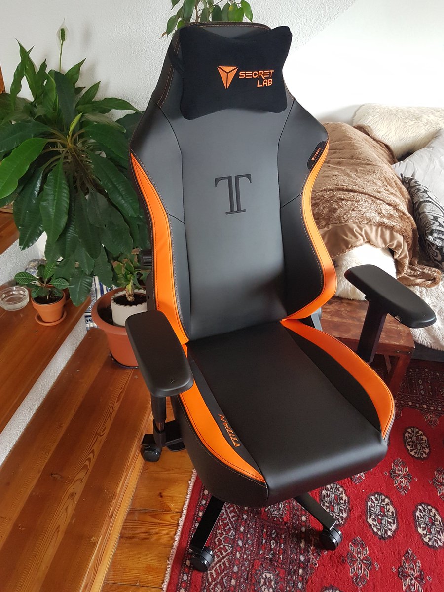lanaprinzip's tweet photo. Große Freude... Der alte Bürostuhl wurde gegen einen suuuuper bequemen #secretlab Sessel ausgetauscht... (Werbung ohne Bezahlung wegen Namensnennung) #freude #sitzbequem #langearbeitszeit #dasguteleben #lanaprinzip https://t.co/yFsfCHOa3H