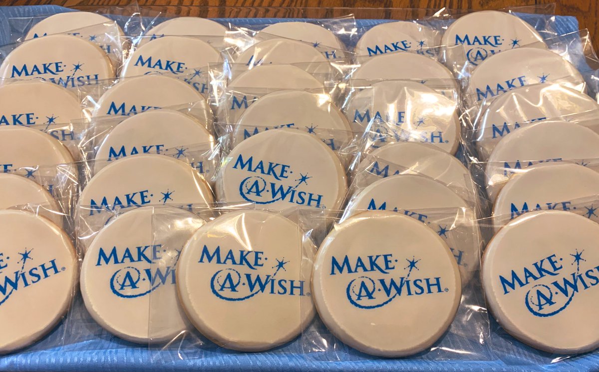 MManleymath's tweet photo. Look at these beautiful cookies that were donated to us for the student vs faculty volleyball game fundraiser! Thank you so much to the D’Andrea family, Amazon &amp; Splurge Bakery! #TeamMillburnNJ @MillburnMSPrin @millburnschools https://t.co/zC2unss6vE