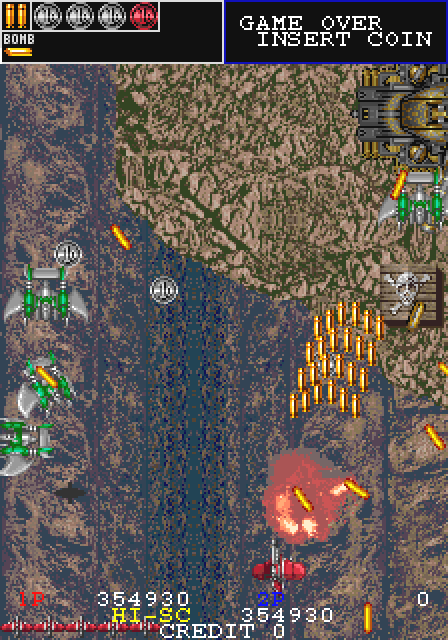 地上まで果てる事のない、高さ数キロにも及ぶような大峡谷が始まると、ここにもガンフロンティア（仙波さん）の真骨頂がある。いくつか例を挙げた（記載しなかったものもある）誘爆システムは、この場面は一目瞭然に分かりやすい。マークの火薬庫を破壊すると崖が崩れ重戦車ごと谷に叩き落せるのだ！