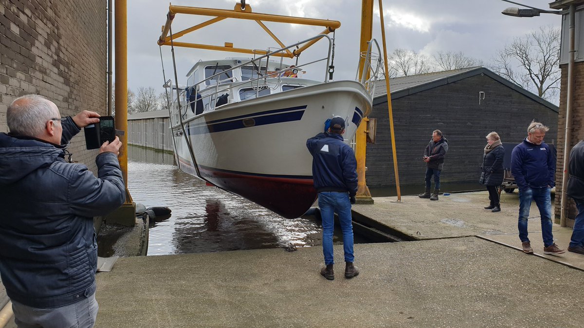 Homme_Overwijk's tweet photo. Keuring van de Fidego 1000 door Johan Schoppert in de jachthaven van Leeuwarden. https://t.co/vLXJX4HVQc