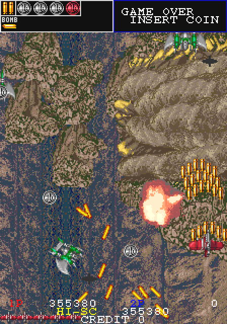 地上まで果てる事のない、高さ数キロにも及ぶような大峡谷が始まると、ここにもガンフロンティア（仙波さん）の真骨頂がある。いくつか例を挙げた（記載しなかったものもある）誘爆システムは、この場面は一目瞭然に分かりやすい。マークの火薬庫を破壊すると崖が崩れ重戦車ごと谷に叩き落せるのだ！