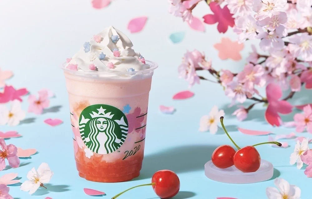 春のスタバが可愛いｗｗ２月２６日より「さくら さくらんぼ フラペチーノ」が発売。無料さくらトッピングも！