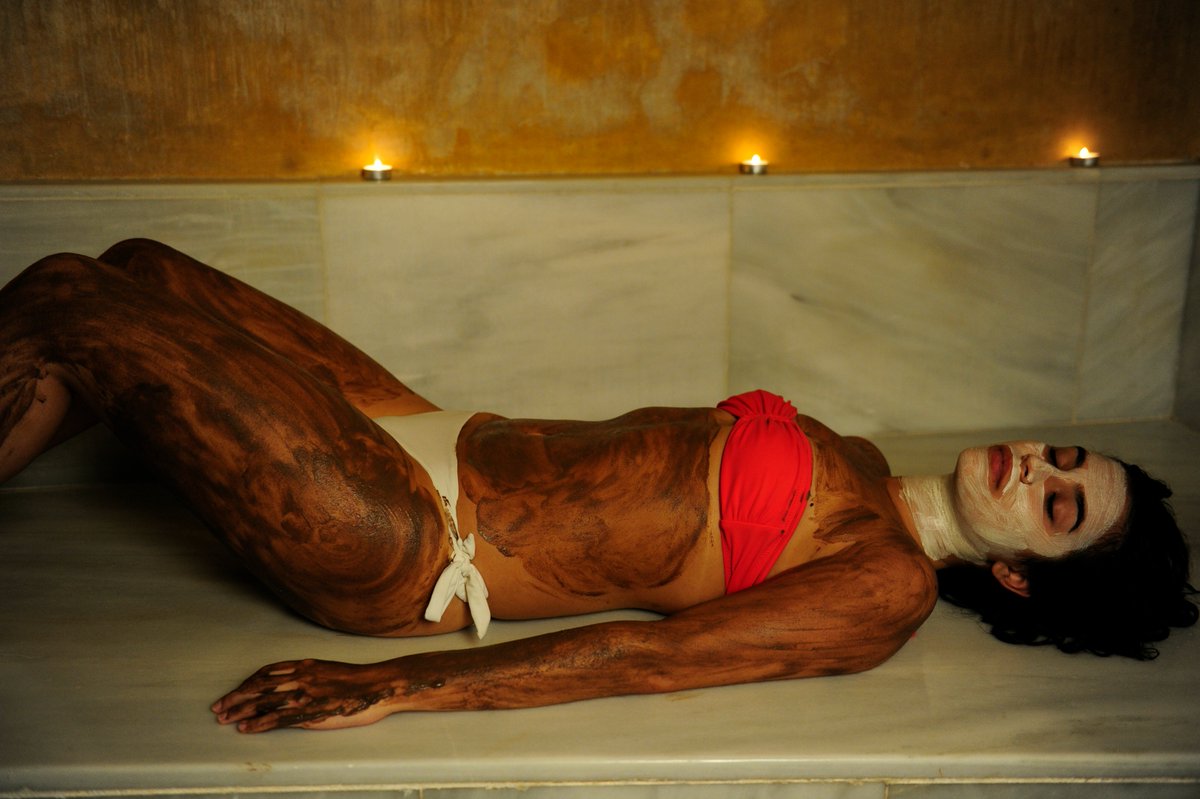 Independientemente de la época del año, del clima, de la hora del día...¡Estamos abiertos! Ven a bañarte en el legado andalusí! Come in and bath yourself in the Andalusi Legacy!
#hammam #spa #jerez #flamenco #flamencofestival #sherry #history #legacy #healing #openeveryday