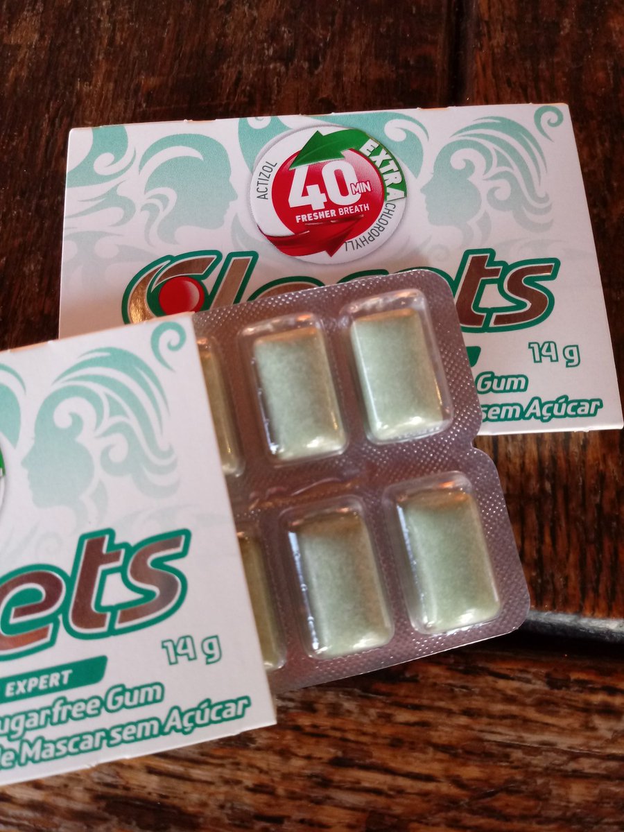 rooi_rose's tweet photo. Die twee geure van @CloretsSA waarvan ons die meeste hou is #GreenMint en #Eliminator - want dit help jou om te #BreatheOutProudlyForLonger https://t.co/MwhkXbdGSl