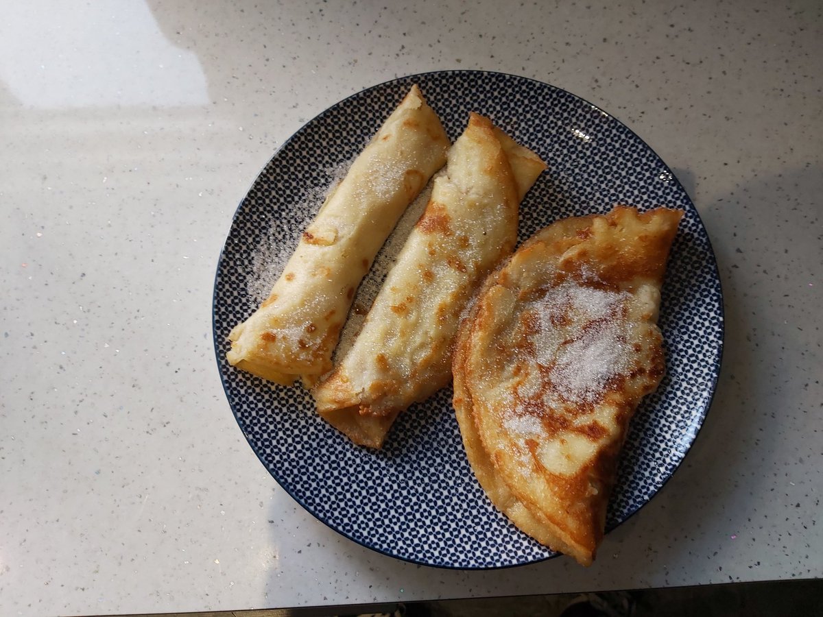 DavidWa37535856's tweet photo. First attempt at making pancakes don't look bad https://t.co/o991drIQRa