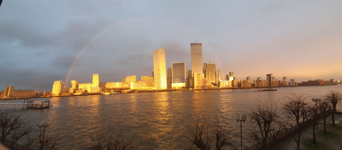 xtina1309's tweet photo. Feel the spring coming #rainbow #se16 #londonskyline @SE16Hour  @se16 https://t.co/Dwa0p0XhL8