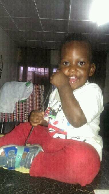 david_sende's tweet image. Voila mon mignon petit frère..normal à cet époque mais autiste aujourd&apos;hui..À cet effet nous organisons une marche pour apporter notre soutien à tous les enfants autistes dans le monde..
Yaounde 21/03/2020
 Pour plus d&apos;informations
659022046