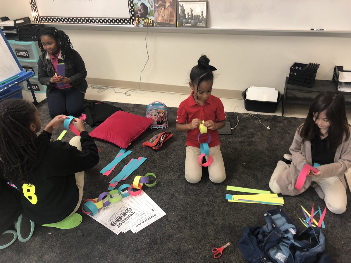 mrsmistycampos's tweet photo. Talent Pool Paper Chain STEM Challenge is on!!!! #ThisisWalker https://t.co/yp4ensPR4c