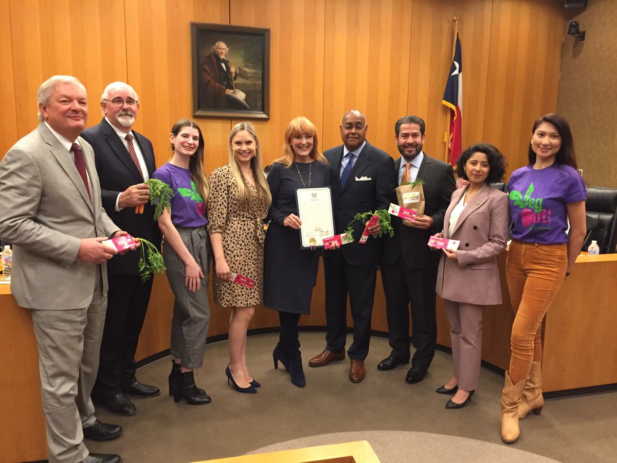 RodneyEllis's tweet photo. Today #PrecinctOne presented a resolution to Recipe for Success to help kick off their VegOut! Challenge that will start on March 1. Download the app and join me in eating 30 different vegetables this month. #VegOut2020 https://t.co/bqkC9ulER1