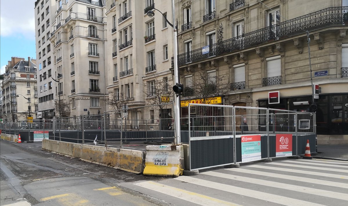 On continue les travaux de dévoiement gaz <a href="/GRDF/">GRDF</a> sur le Bd Gouvion St Cyr Paris 17 pour le #T3 et son aménagement => Devoiement sur 550 ml en PE160 MPB avec des départs sur Acier. Aussi, MHG près de 800ml de MPB et BP.
#GRDF #T3 #DTPARIS #CA