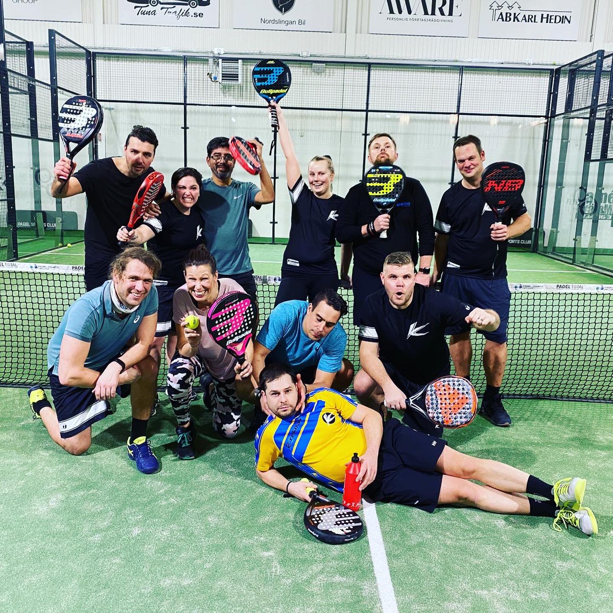 PadelSportClub's tweet photo. Fantastiskt roligt och lyckat padelevent genomfört till @Krekolas Tuffa padelmatcher och härlig stämning från början till slut. Välkommen åter 🎾
#företagsevent #padelevent #krekolastrafikskola #personalaktivitet #padel https://t.co/5thKy972Wr