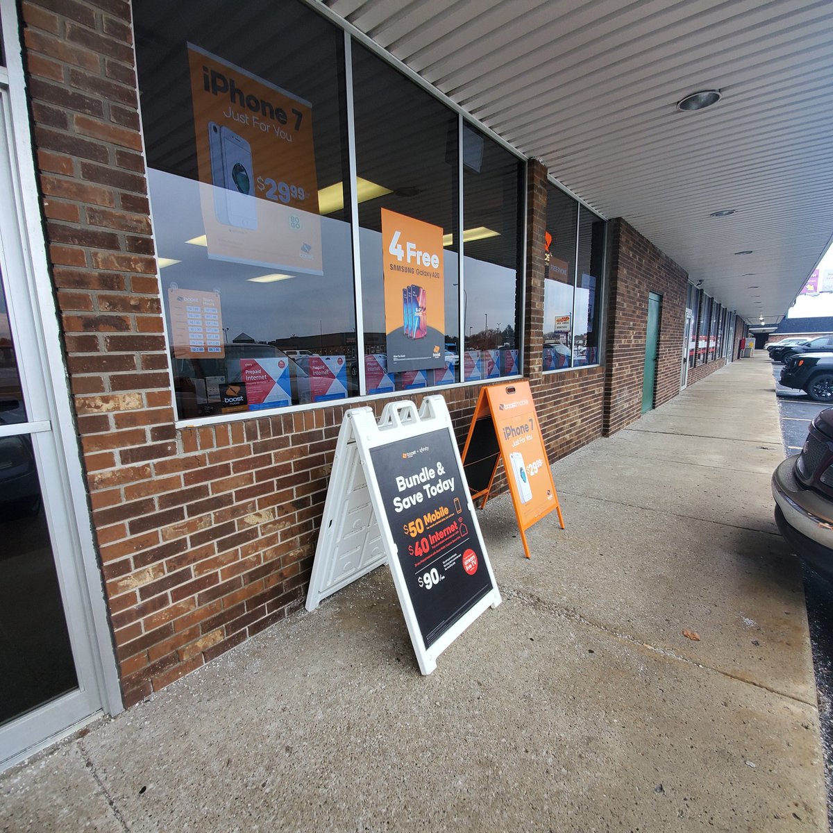 KristenG_VIP's tweet image. Silly city won't allow these streetside, but at least they are outside. #theVIPboost