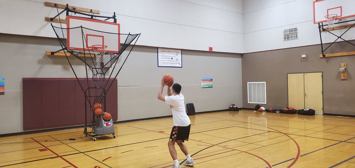 DBLOCKHOOPSAAU's tweet photo. Season may be over but hoops never stop for 6'2 combo guard Devante Powell class of 2020. https://t.co/jmKe9fg9Ht