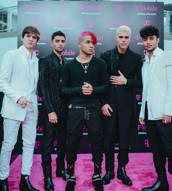 Vamos votemos!!! Estos niños se merecen ganar
Comenta 20 veces+ los ht
#KCA #VotaCNCOwners https://t.co/o96567788K