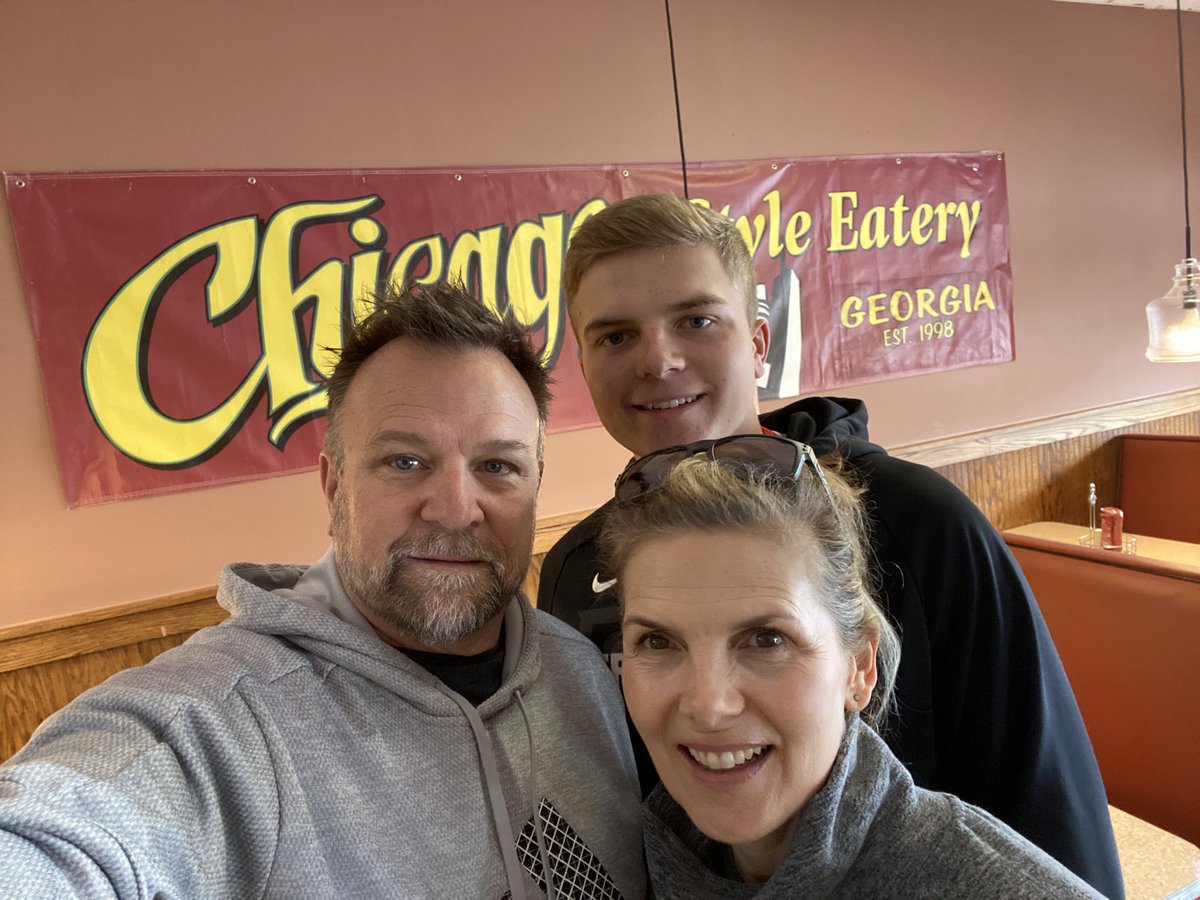 ned_luke's tweet photo. A taste of home in Johns Creek Georgia. #ChicagoStyleEatery best #ChicagoDogs in Georgia. #ItalianBeef @viennabeef @bubbaluke27 is a happy camper #AmyLuke #GetThereNow https://t.co/Xn8yuIQyG6