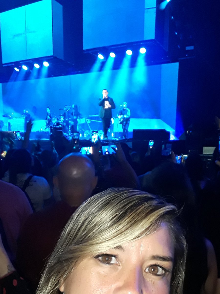 Juana_Poderes's tweet photo. @AlejandroSanz mis ojitos lo dicen todo... llenos de emoción!!! Gracias por hacerme tocar el cielo con las manos ♥️♥️♥️ https://t.co/pswibK50HS