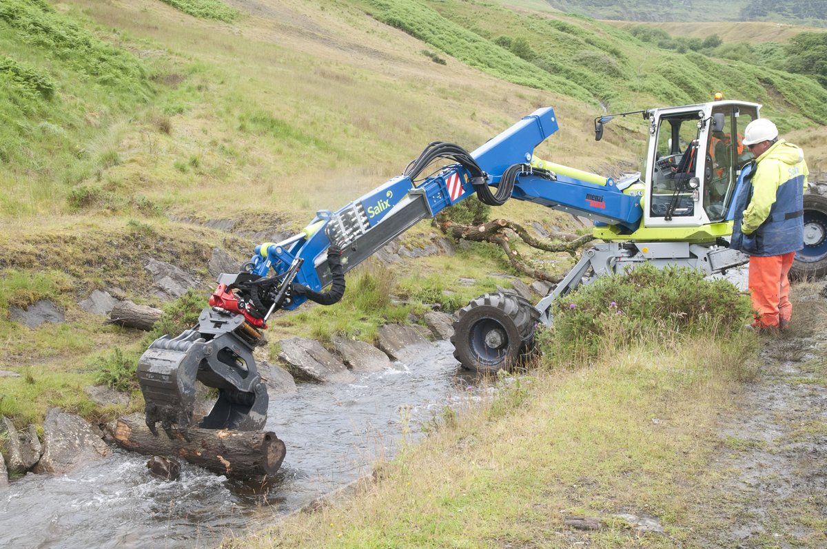 Salix were approached as river restoration experts and because of the innovative Menzi Muck Spider machine which is capable of climbing in and out of a river causing little disturbance, perfect for awkward spots salixrw.com/solution/river…