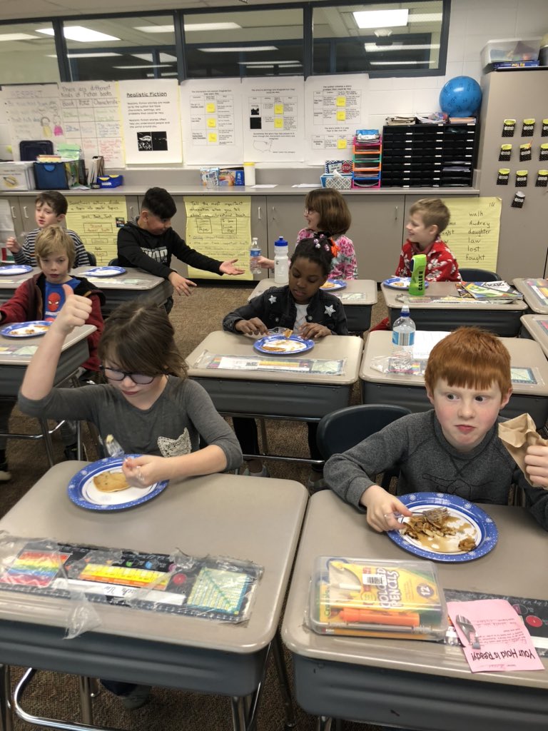 skinnerlaura64's tweet photo. We started our Morning Meeting with pancakes for International Pancake Day! @VV_Voyagers @MurrinVeronika @W_Shelton5 #thirdistheword #enjoytheview #10outof10 #yummy https://t.co/fzezmjaqds
