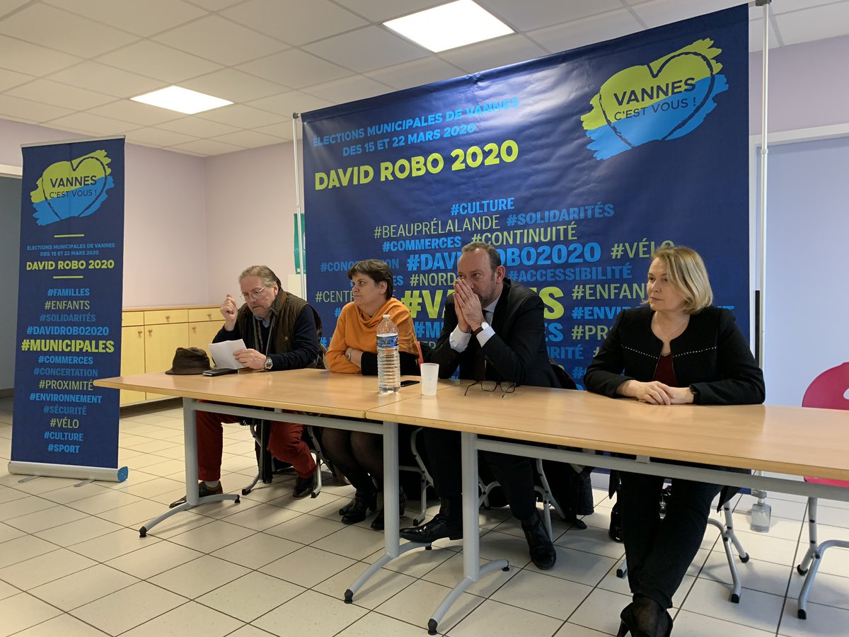 ThepautG's tweet image. Réunion de l’école de Rohan. #davidrobo2020 . DR rappelle les quatre piliers de notre programme #fiscalite #mobilite #securite #environnement