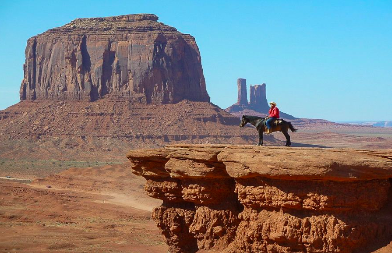 Here's the lead article for Issue 15 on the American Southwest and Twin Peaks by Rob E. King: nanocrit.com/issues/issue15…. nanocrit.com