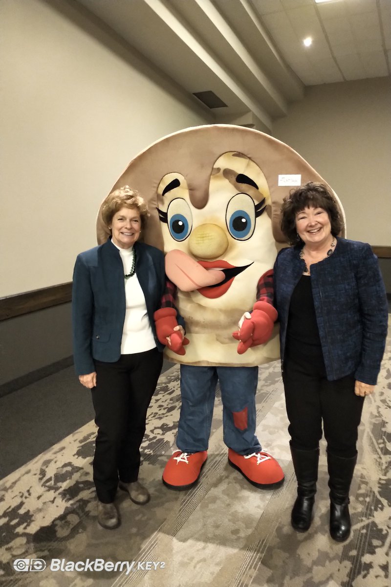 Redman4Region's tweet photo. Over 700 people @ChildWitnessCtr @Bingemans for the annual pancake funds will assist over 40 children and their families @Kathryn_McGarry @karlkiefer52 @Sandy_Shantz @JimErbWaterloo @DaveJaworsky https://t.co/aP3XxMtxAc