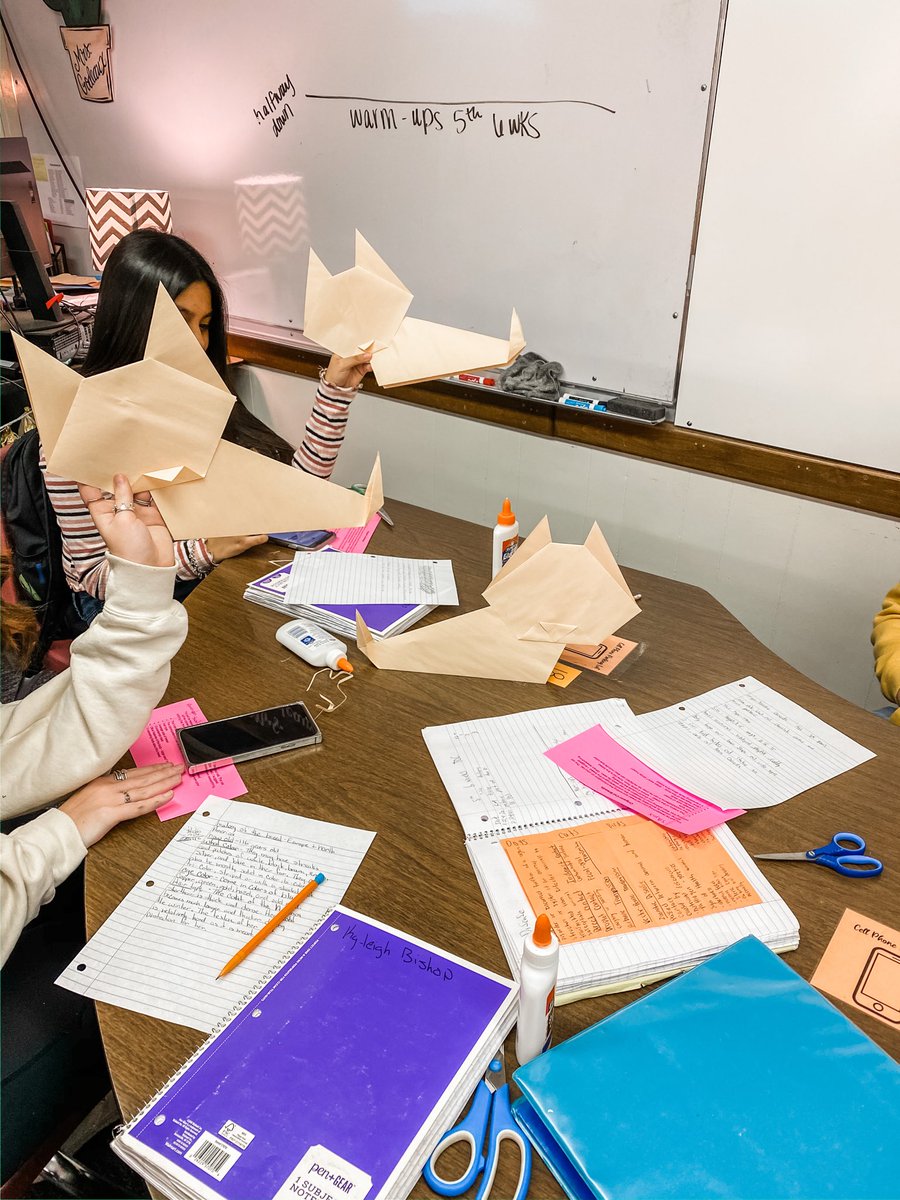 mrsgodeaux's tweet photo. Origami cats for our Feline Unit in Small Animal Management today! Students are researching different breeds off the Vet Med list. 🐱📱📄📚 #TeachAg #CTEMonth #CTESaturnV #TeamECISD ⁦@CTE_ECISD⁩ ⁦@EctorCountyISD⁩ ⁦@ScottMuri⁩ https://t.co/uDQQFdbvpS