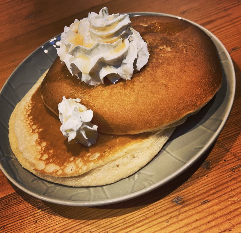 RecycoWaste's tweet photo. Time for Pancakes! 
Pancake Tuesday traditionally a time for using up food before Lent so it didn’t go to waste. 
Enjoy the #pancakes today &amp; remember to put the egg shells, squeezed lemons &amp; leftovers into your food caddy and bags for recycling. 
#ZeroInOnZeroWaste #PancakeDay https://t.co/DZ11gRE5S5