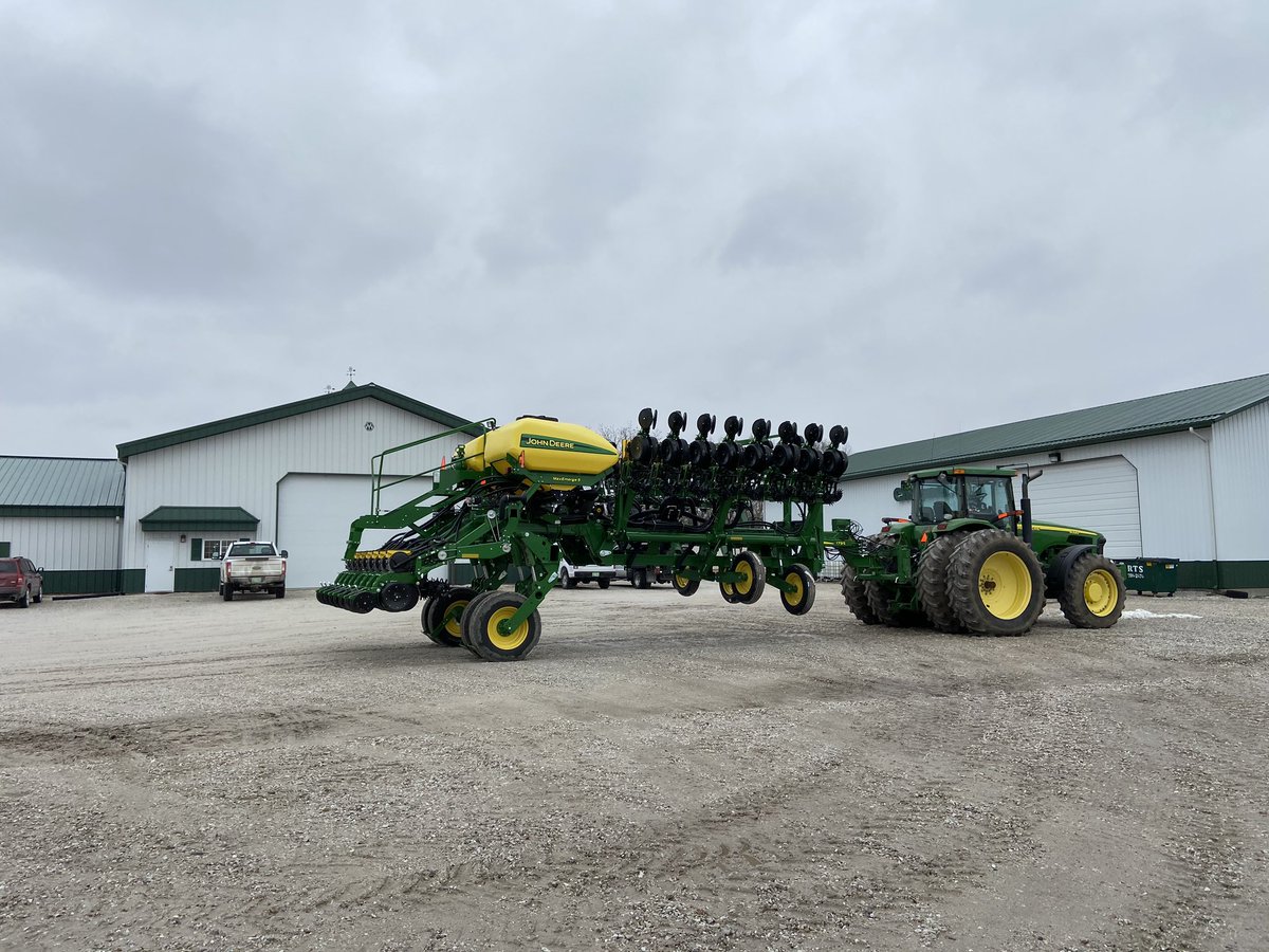 AGL_dfarmer's tweet photo. Another John Deere 1795 MaxEmerge 5 planter getting outfitted with @AgLeaderTech #SeedCommand at @_AgriVision_ in Central Missouri. All functions will be taken care of through AGL on this 24 row 20 inch planter. Don’t be tied down with an OEM display. https://t.co/HOKph85khh