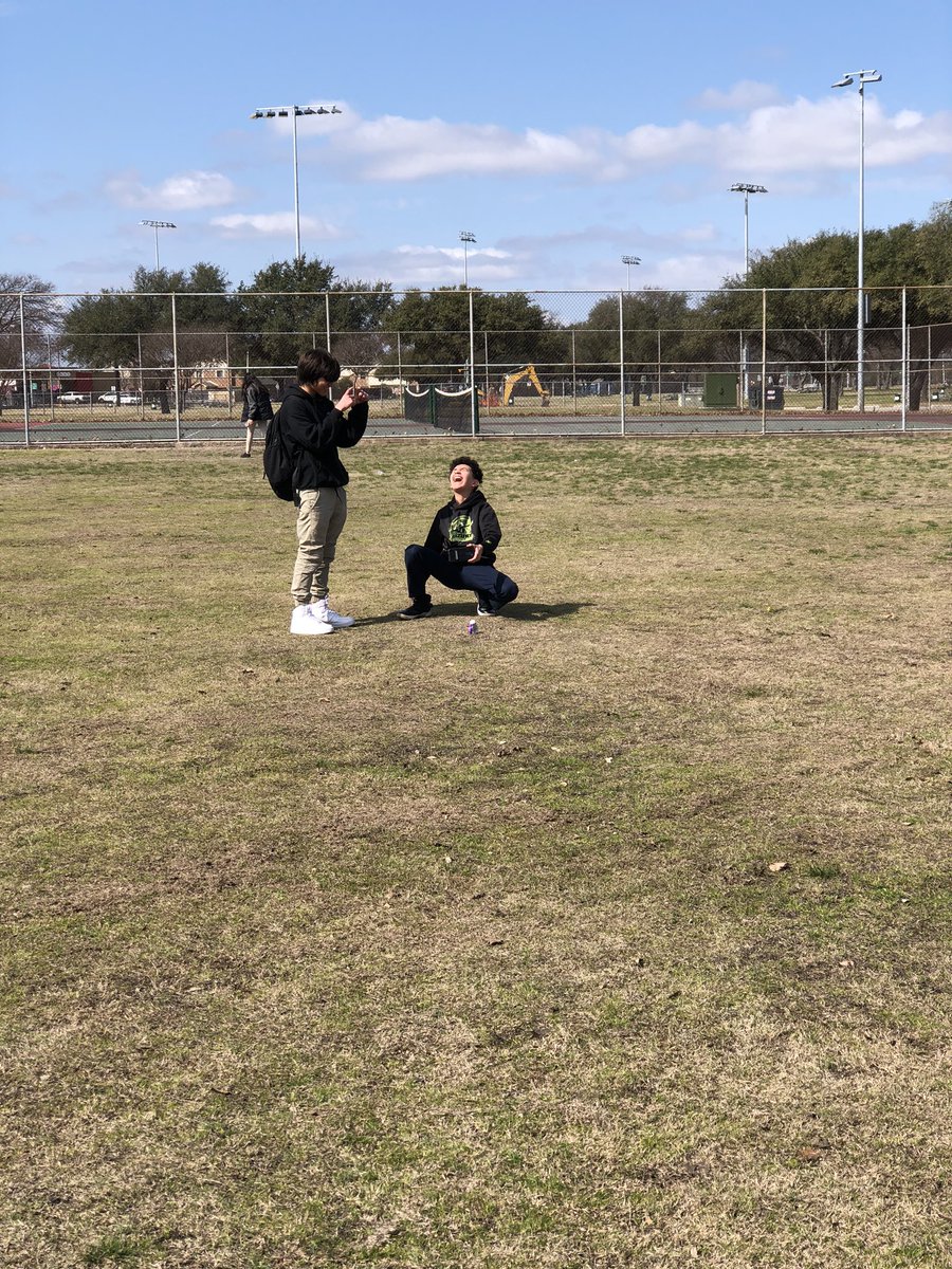 Hildebran_ArtRm's tweet photo. Photography outside today! Got some great pictures for STEAM. #Webb_Bears @Webb_Bears #WeAreWebb #GarlandUSA #VAPA #Art #teacher #artteacher #photography #middleschool https://t.co/akSlDzOGYp