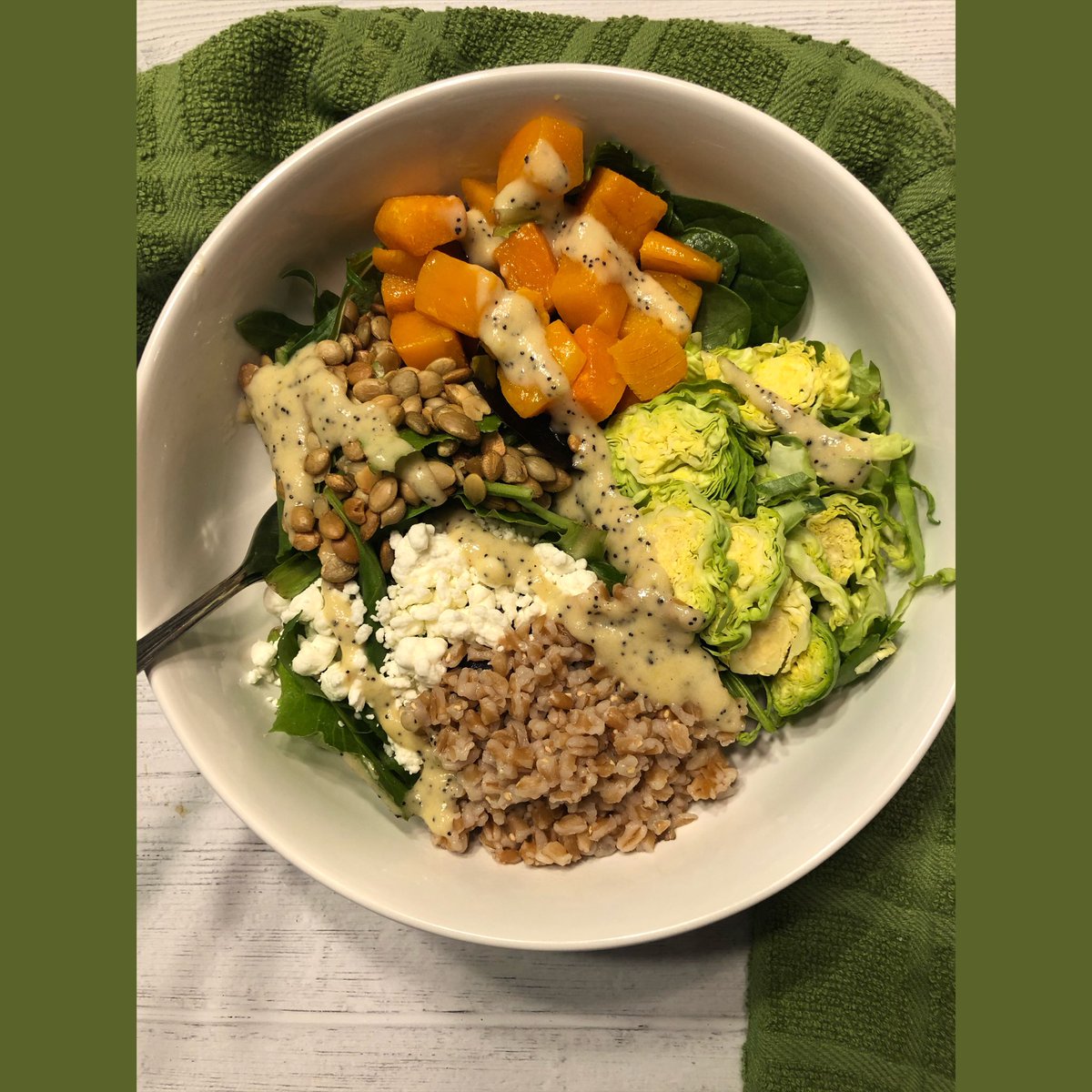 LaDonne's tweet photo. Loving Life and Living Yeast-Free: Butternut Spinach Salad with Goat Cheese and Cream... https://t.co/wPDWvd7gN0
@HomeandFamilyTV @hallmarkchannel #homeandfamilytv #hallmarkchannel #jennifertylerlee #butternutsquashsalad #poppyseeddressing #healthyfood https://t.co/PbEYHL87Hr