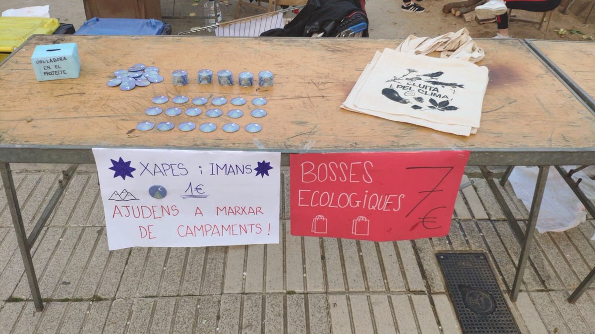 AEiGFlosiCalcat's tweet photo. Si baixeu a l'escudella de recapte també podreu comprar alguns dels #extrajobs dels #Trucs. Vinga que els heu d'ajudar a anar de #Campaments!!! 😜🤗😎💃 #escudelladerecapte #femcau #femescoltisme #sócdecau #arenys #maresme #tradicions #carnaval https://t.co/ab5dB9dxpX