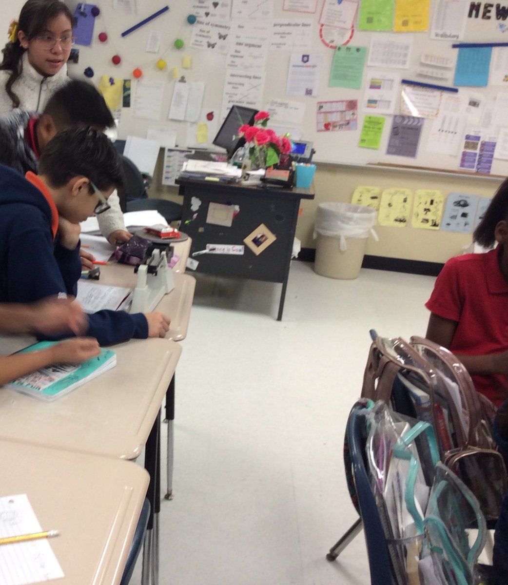 NHFineArtsMag's tweet photo. Students in Mrs. Gibsonโs 4th grade class are finding the mass of items in grams. #becisd #proud2becisd https://t.co/2bzli1P6Gp