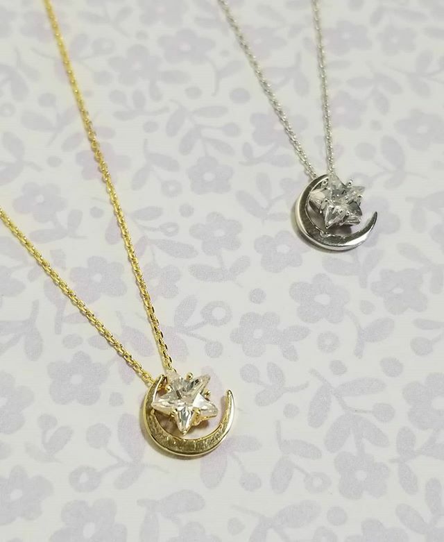 Complementos_rd's tweet photo. Apunta a la luna, si fallas al menos estarás entre las estrellas.
.
.
Esta y otras hermosas opciones disponibles! #ComplementosRDdamas https://t.co/9PYNISAtKK https://t.co/tsoseYA2nV