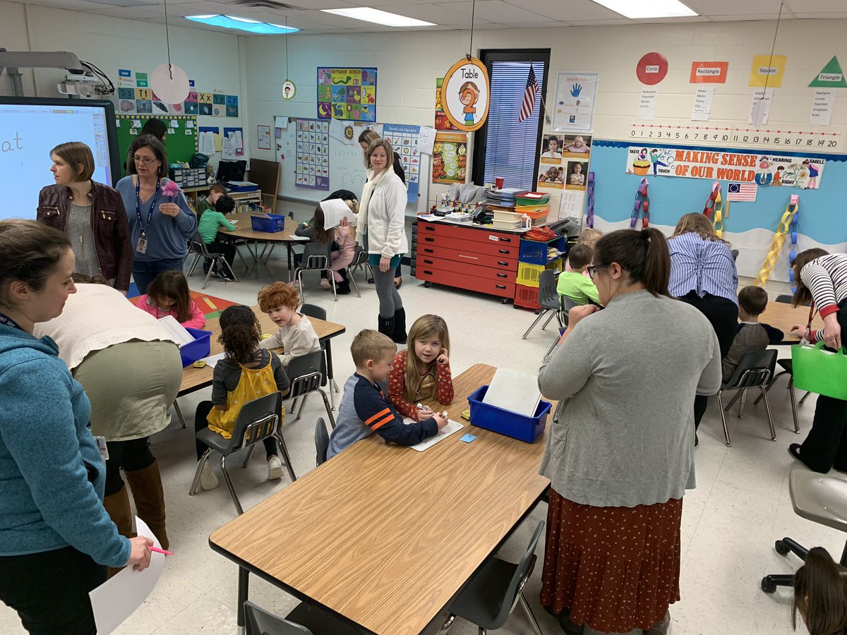 KimCreighReads's tweet photo. Huge shoutout to @LackeyKinders for letting us all come into her classroom- unplanned- to see an AMAZING Phonics lesson where kindergarteners were making words with blends! #phonics #tcrwp @MsHilliardReads @nikole_mullen @BowTiedPrincipl @buckeyeteacher https://t.co/mEDfghJZHc