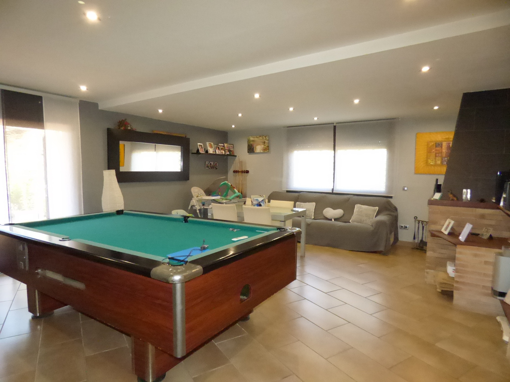 FinquesQuim's tweet image. Casa grande en la urbanización Niagara Park de Tordera. La casa se reformo en 2006 y dispone de 1000 de parcela. ¡Venir a verla, os encantara! mas informacion de la ref: C0521 aqui 👉   qoo.ly/34jtxe
❤ Finquesquim.com ☎ 937613265-661406521