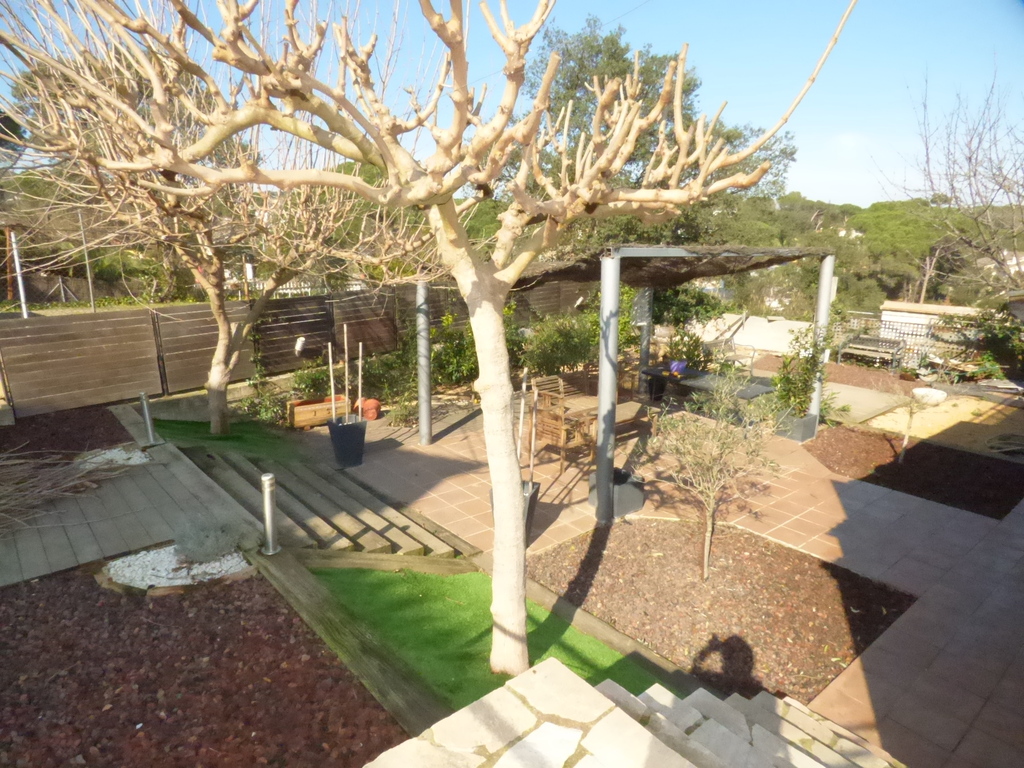 FinquesQuim's tweet image. Casa grande en la urbanización Niagara Park de Tordera. La casa se reformo en 2006 y dispone de 1000 de parcela. ¡Venir a verla, os encantara! mas informacion de la ref: C0521 aqui 👉   qoo.ly/34jtxe
❤ Finquesquim.com ☎ 937613265-661406521