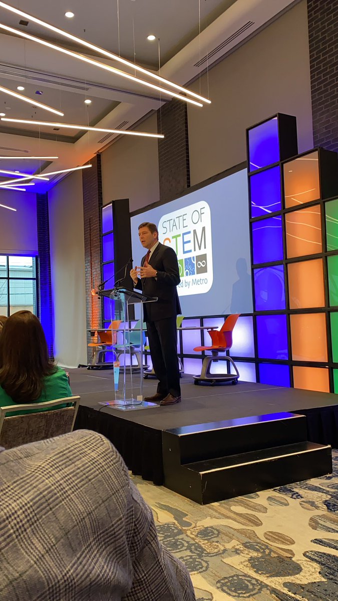 BeckyAshe's tweet photo. โA STEM education opens every door for you and closes noneโ especially in todayโs marketplace. Answering โwhy STEM?โ Dr D Harrison @cscc_edu @Battelle #StateofSTEM event https://t.co/bvFEDeQ40e