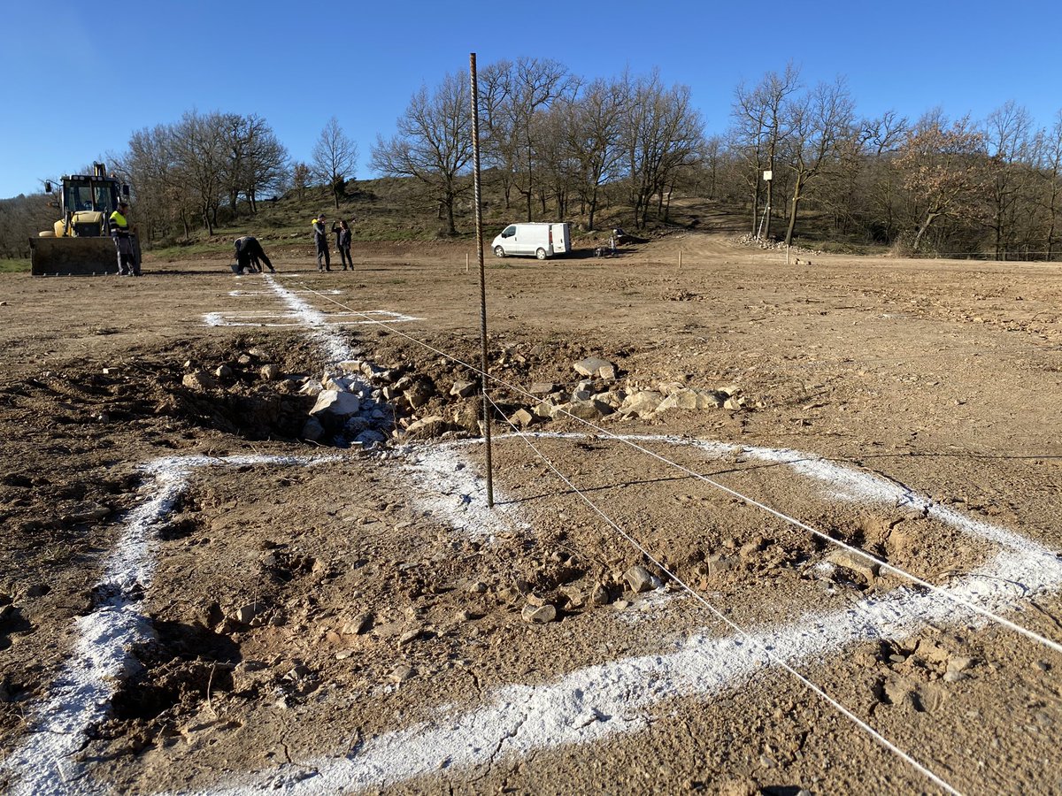 Les obres del corral avancen a bon ritme! De moment tenim més litres de formigó que de llet! 🐐🚧 Tot arribarà! #muntanyola #cabres #formatge #obres #buscalacabra <a href="/enpeyu/">Peyu</a>