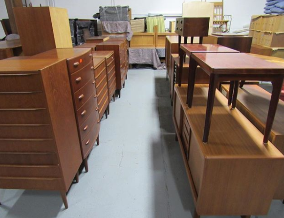 mod20gallery's tweet photo. Go ahead, pick one - or two - or three. Case pieces (and side tables) for all! #midcenturymodern #danishmodern #teak #rosewood #midmod #mod20warehouse #Hygge #Scandinavian #60s #북유럽가구 #오리지널 #빈티지가구 #스칸디나비안 #인테리어 #덴마크가구 #60년대가구 #빈티지 #decisions https://t.co/i2p8MrkHmD