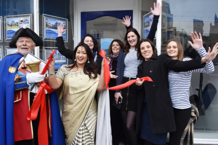 Congratulations to the <a href="/DreamCottages/">Dream Cottages</a> team on the opening of the new office in #Swanage 👏 If you're planning a break in #Dorset make sure you check them out.
#VisitDorset