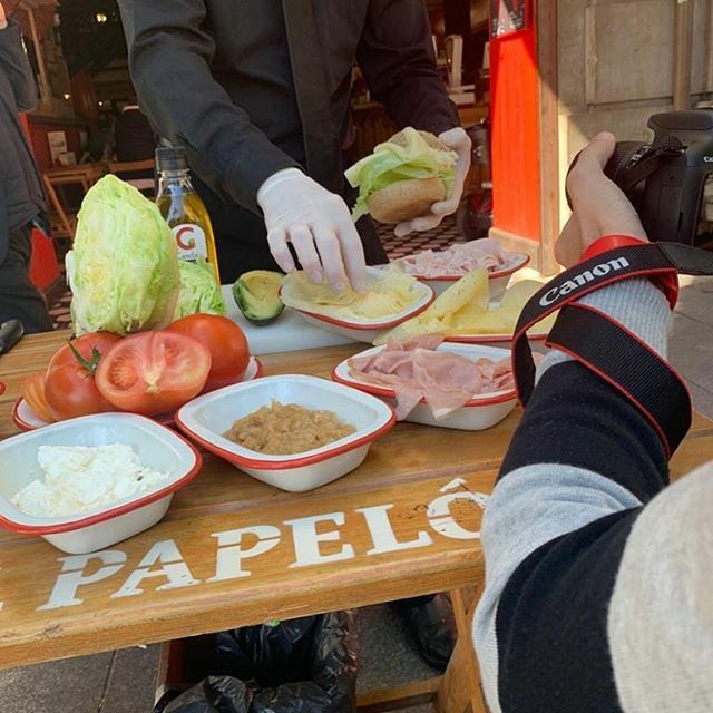 Hoy hemos realizado un sesión de fotos y rodaje de varios spots de los nuevos bocatas.

Panes especiales rellenos de aguacate, salmón, queso, lacón y mucho más 😃🥑🧀🥓🥪 #Bocatas #bocateria #tapas #tapear #Gastronomia #taberna #promocion ift.tt/2PpSkaR