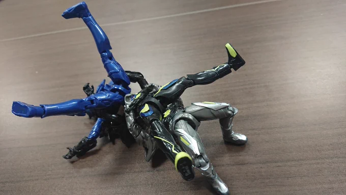 スタジオ入ったら、激しい闘いが繰り広げられてた 