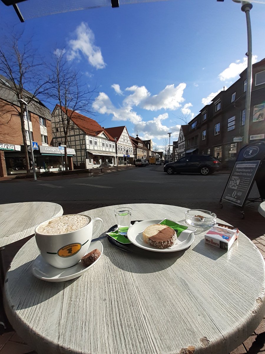 Neggatron13's tweet photo. Life can be good Guys. Enjoy the little things🥰😊😁👍 #coffeestory #sunshine #superturds #neggatron https://t.co/8Ct5fNMX8s