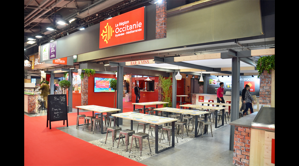 SolutionExpo's tweet photo. Aménagé sur le principe de Halles Gourmandes, le #stand institutionnel de la Chambre Régionale d'Agriculture d'@Occitanie vous accueille au #SIA2020 jusqu'à dimanche. Avec ces grandes #tables de dégustation faites sur-mesure, découvrez les bons produits de notre si belle région ! https://t.co/qGVVuFqBww
