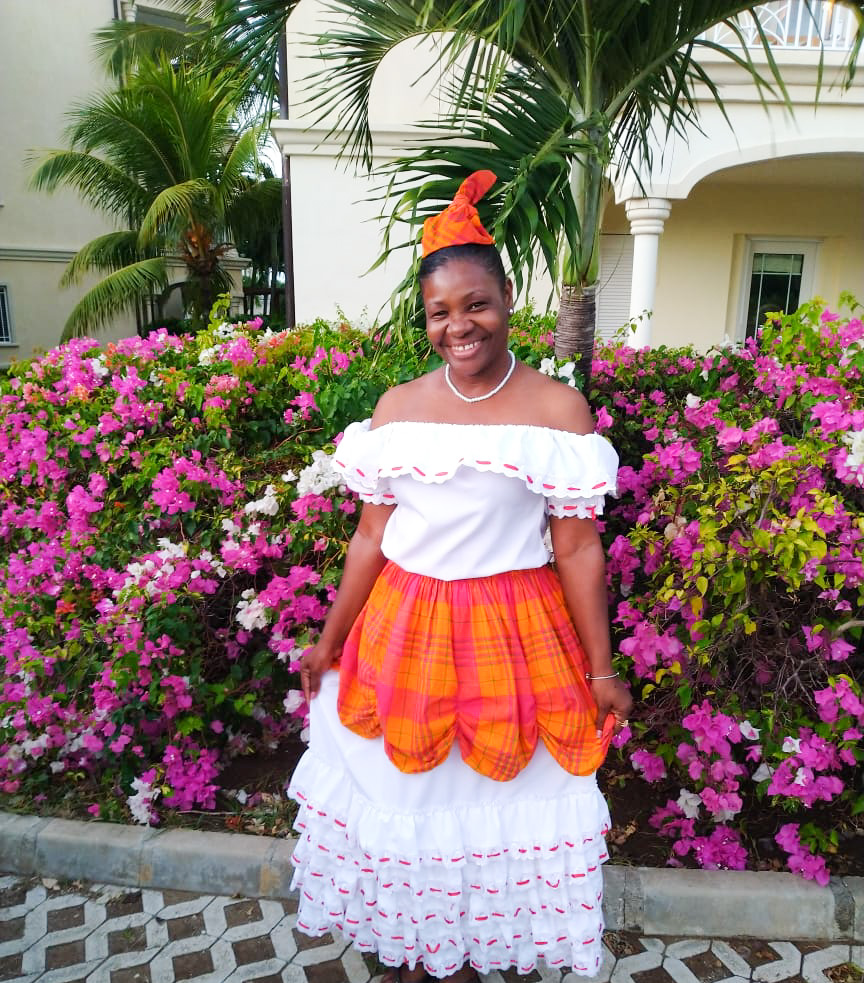 BarefootHoliday's tweet photo. Our representative Cheryl waiting to welcome our #IncentiveGroups in her #StLuciaNationalCostume. We believe that the finer details can turn ordinary experiences into memorable ones. Visit our website for our full range of services.
.
.
.
#stlucia #MICE #incentives #DMC https://t.co/Eh9bxfYbXP